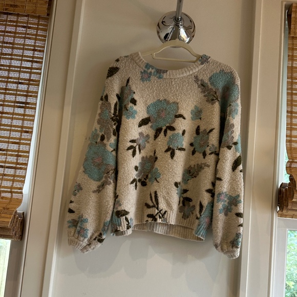 Kimchi Blue Urban Outfitters Floral Sweater M - Picture 2 of 4